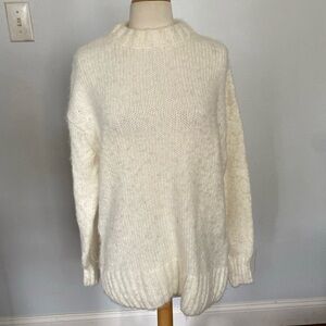 Urban Outfitters Ivory Sweater‎ Long Sleeves Minimalist Size XS
